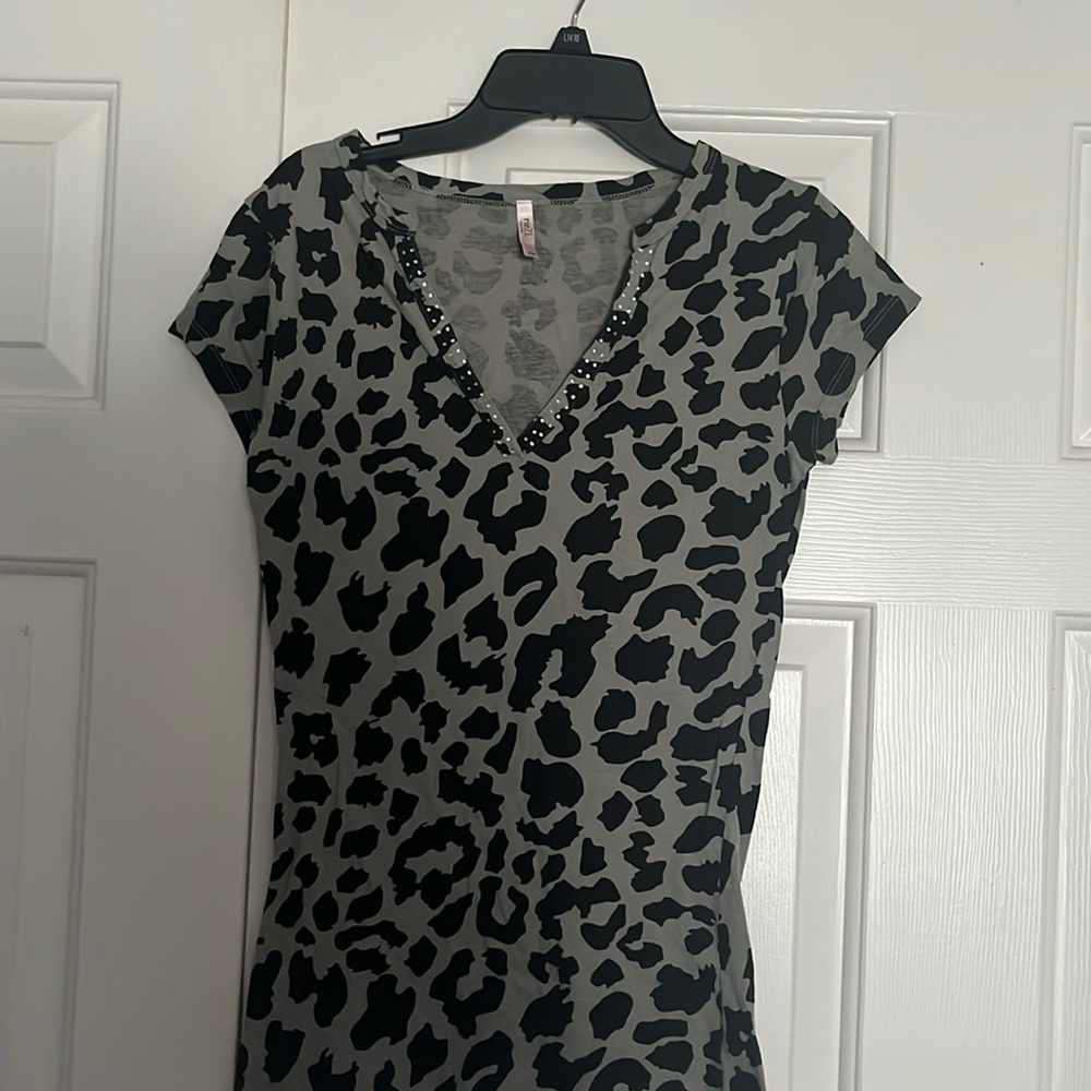 rue21 animal print v-neck top